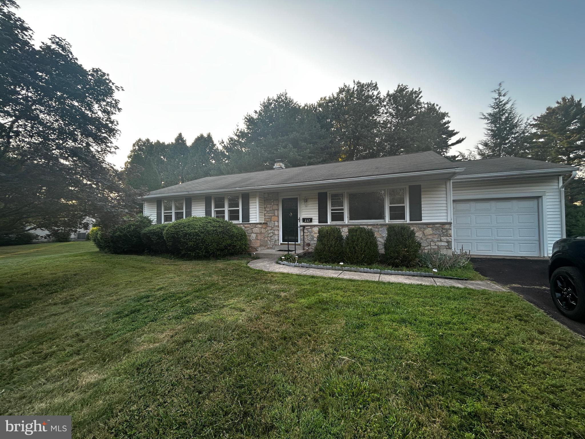 237 WOODLAWN DRIVE