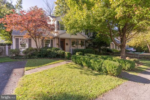 Photo of 4540 Fairfield Drive, Bethesda, MD 20814 (MLS # MDMC2110766) Photo of 4540 Fairfield Drive, Bethesda, MD 20814 (MLS # MDMC2110766)