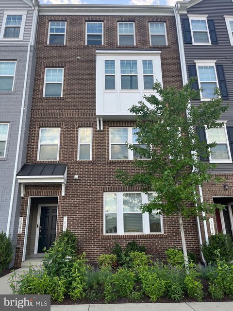 7642 BUZZ ALDRIN LN 1829 LANHAM MD 20706