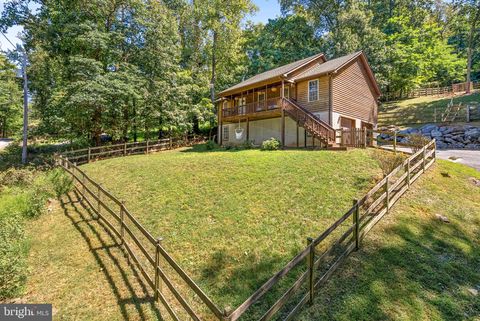 Photo of 806 Windy Way, FRONT ROYAL, VA 22630 (MLS # VAWR2013866)