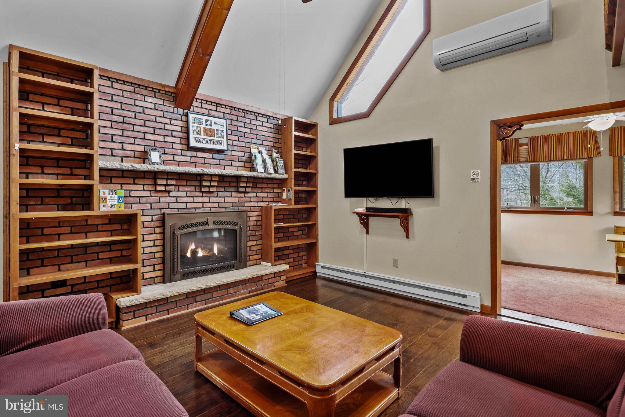 TOWAMENSING TRAILS - Residential