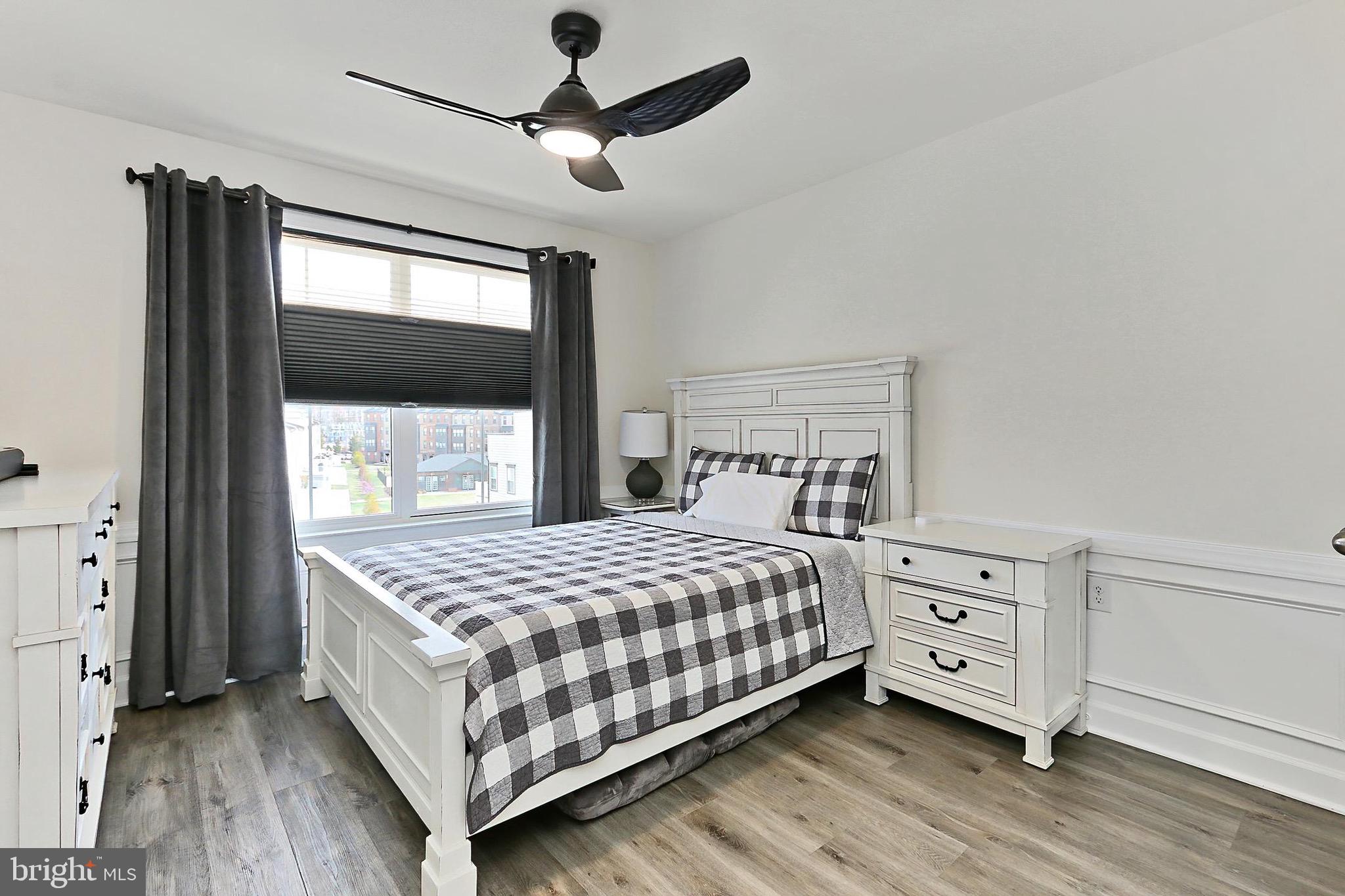 THE TOWNS AT PENDER OAKS - Residential