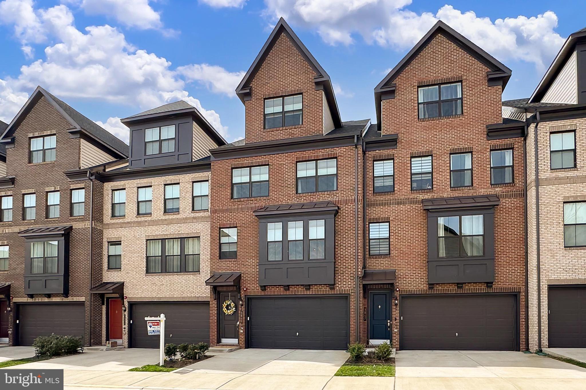 THE TOWNS AT PENDER OAKS - Residential