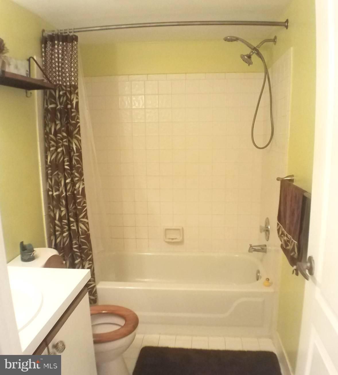 GREEN TREE SUMMIT - Residential Lease