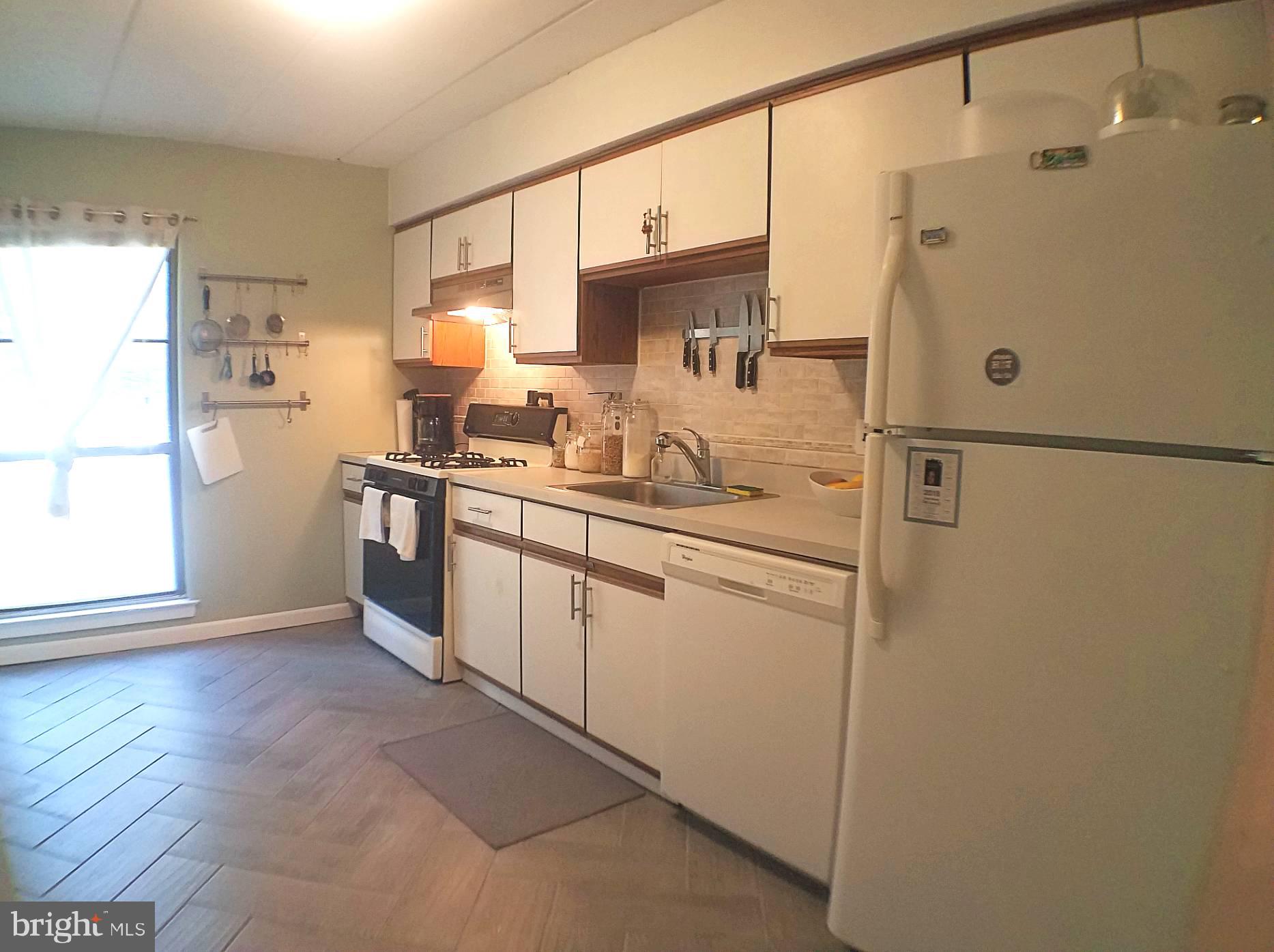 GREEN TREE SUMMIT - Residential Lease