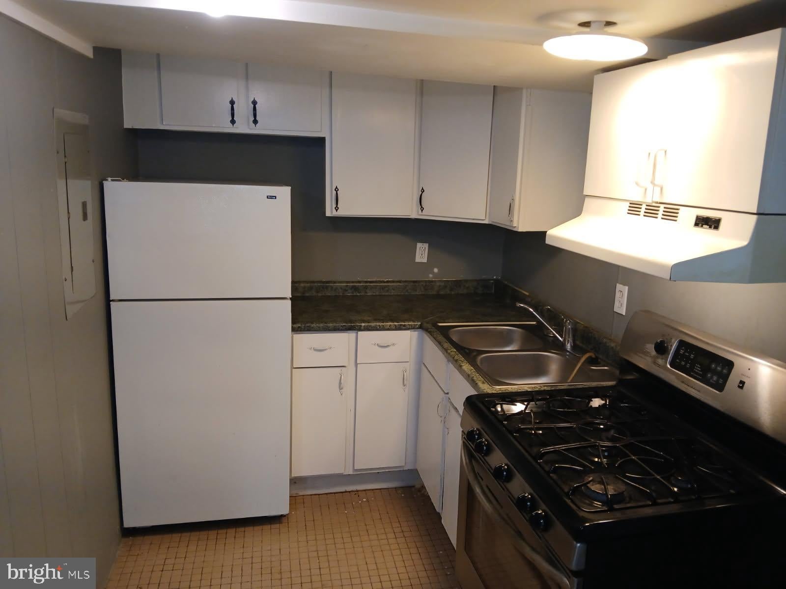 350 LAKEHURST ROAD 4