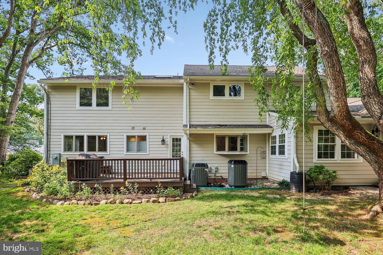 11 WINDWARD DRIVE