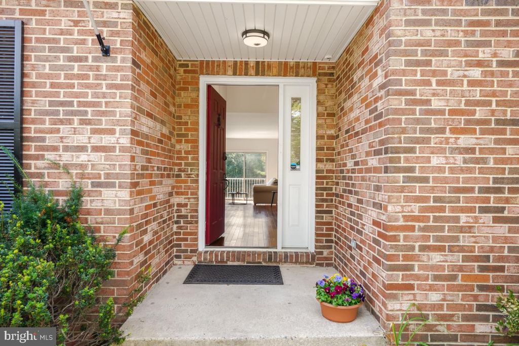 Photo of 9 Fairdale Court, SILVER SPRING, MD 20905 (MLS # MDMC2199854)