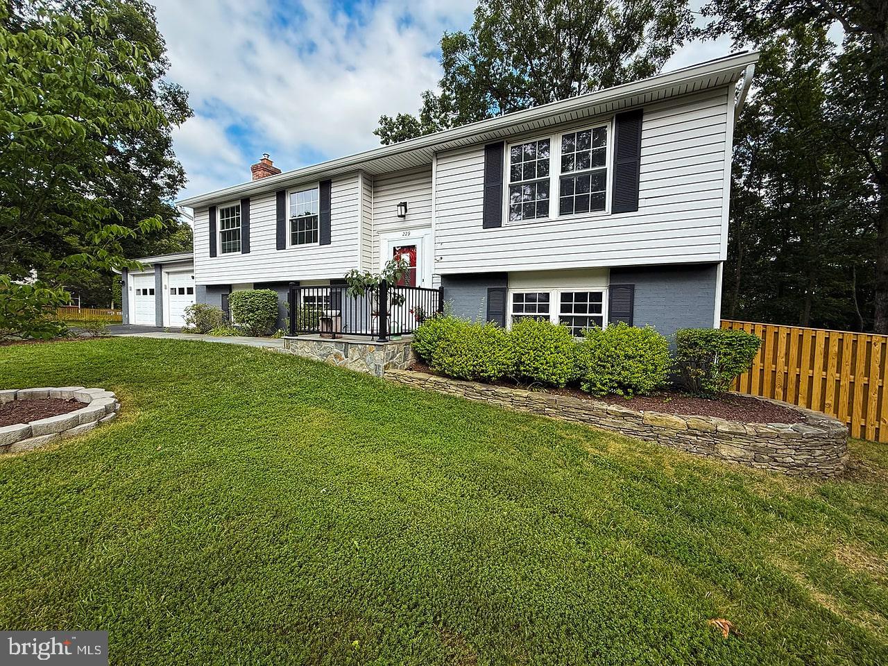 229 APPLEGATE DRIVE