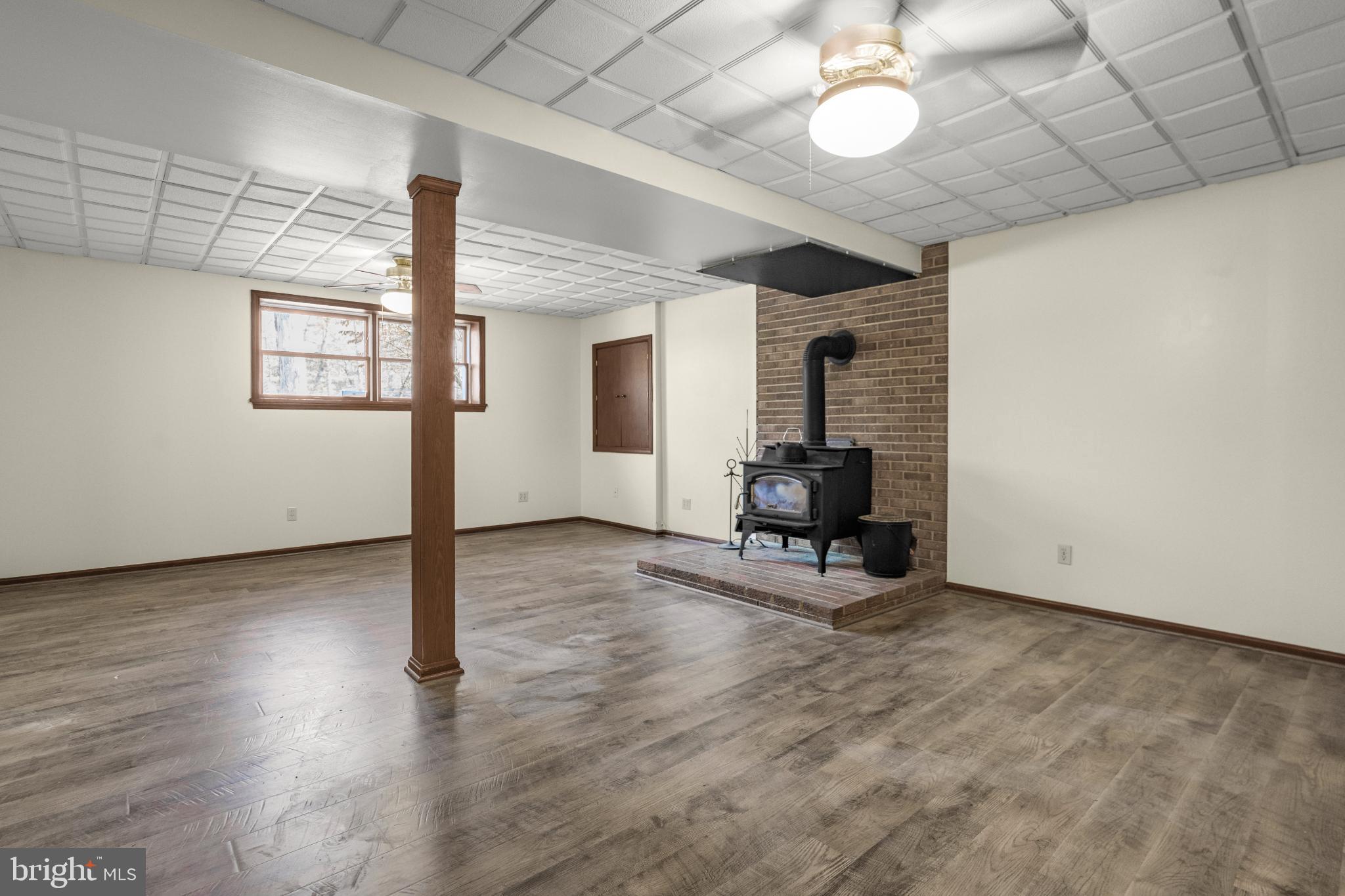 BRETON BAY - Residential Lease