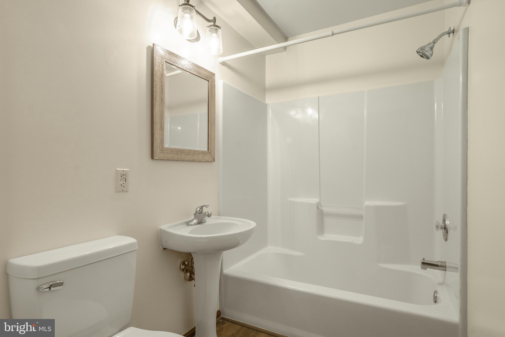 BRETON BAY - Residential Lease