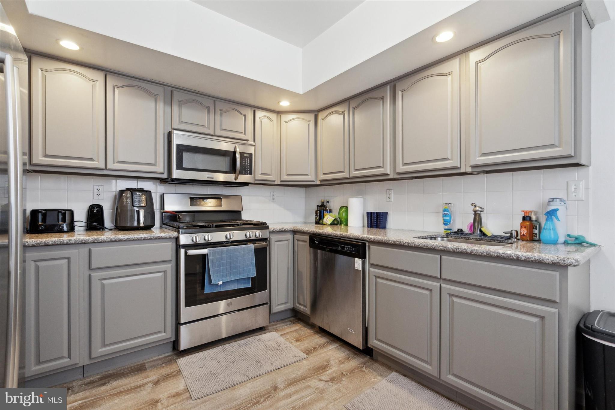 PORT RICHMOND - Residential