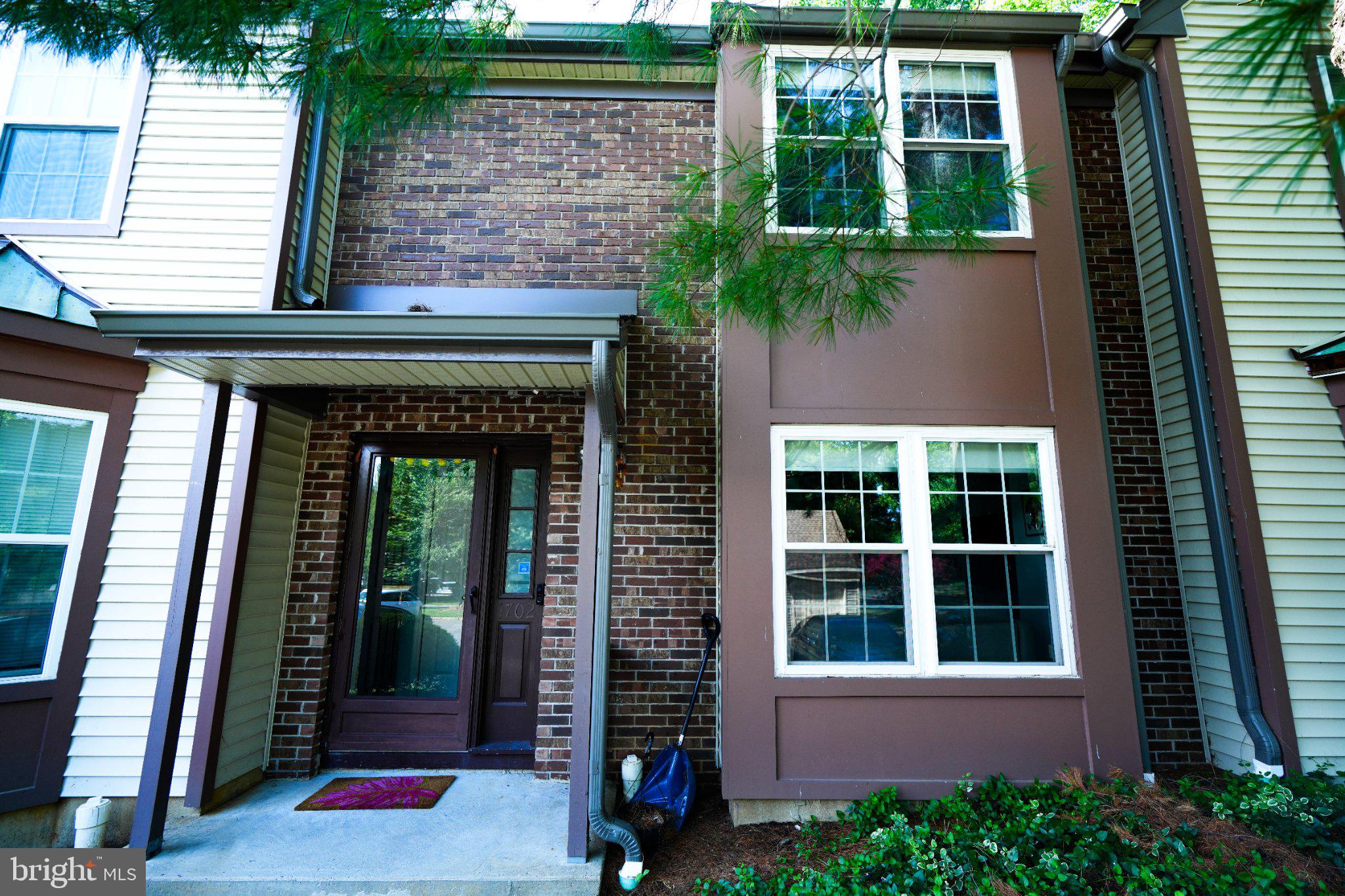 1702 OAK COURT