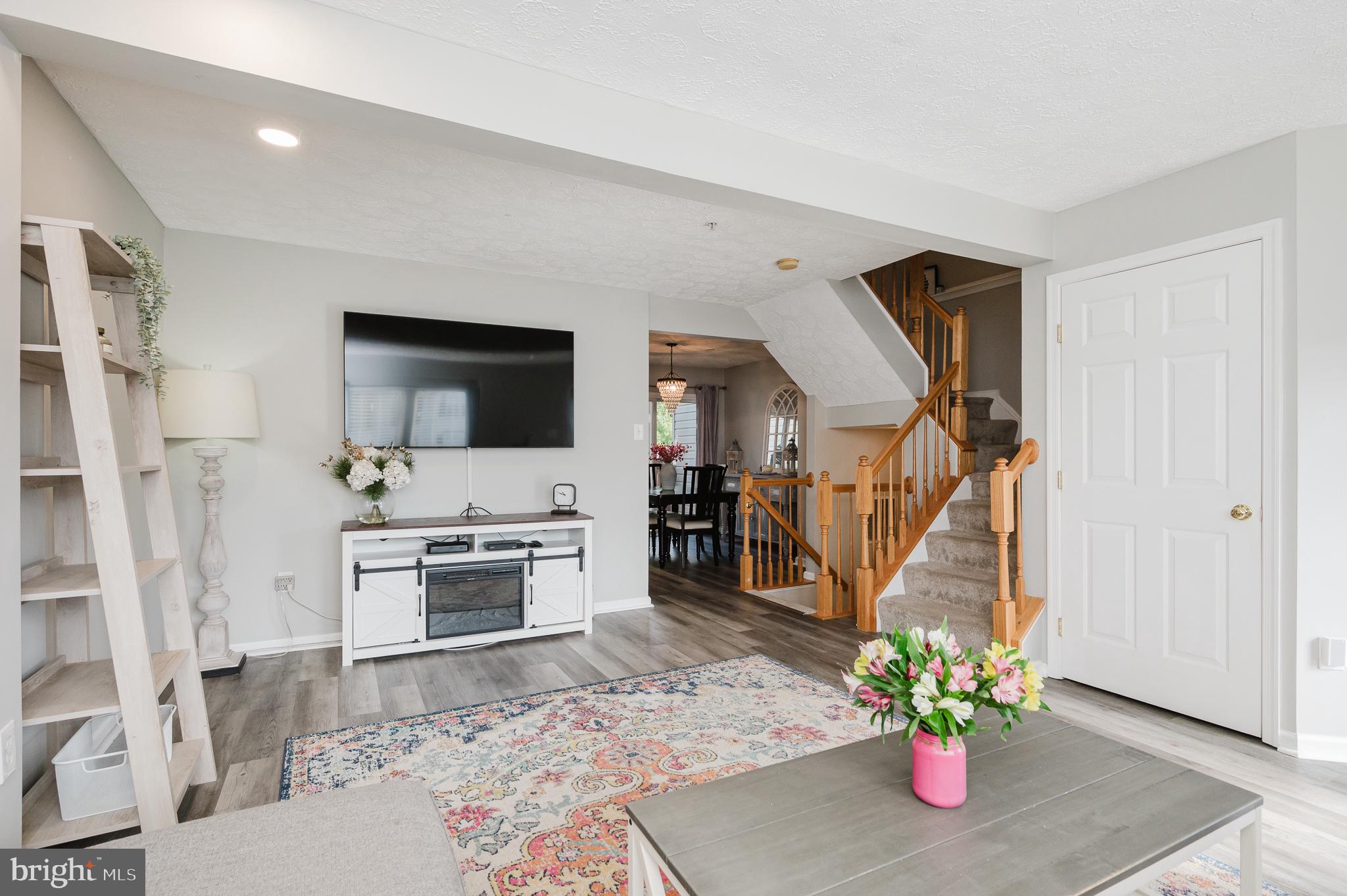 452 ROSE WAY