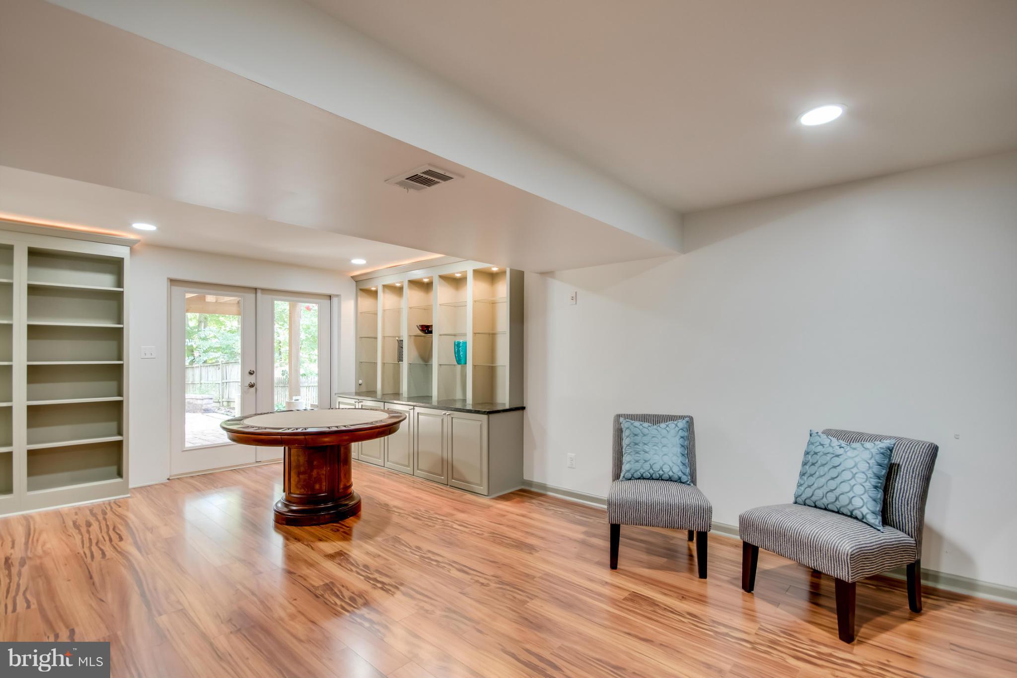 SIGNAL HILL - Residential