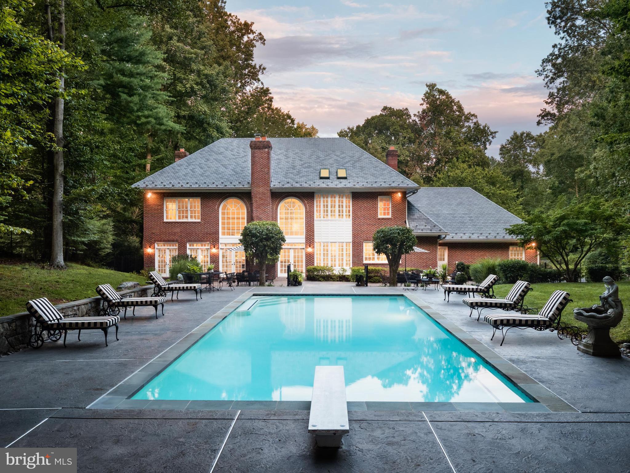 BURNING TREE - Residential