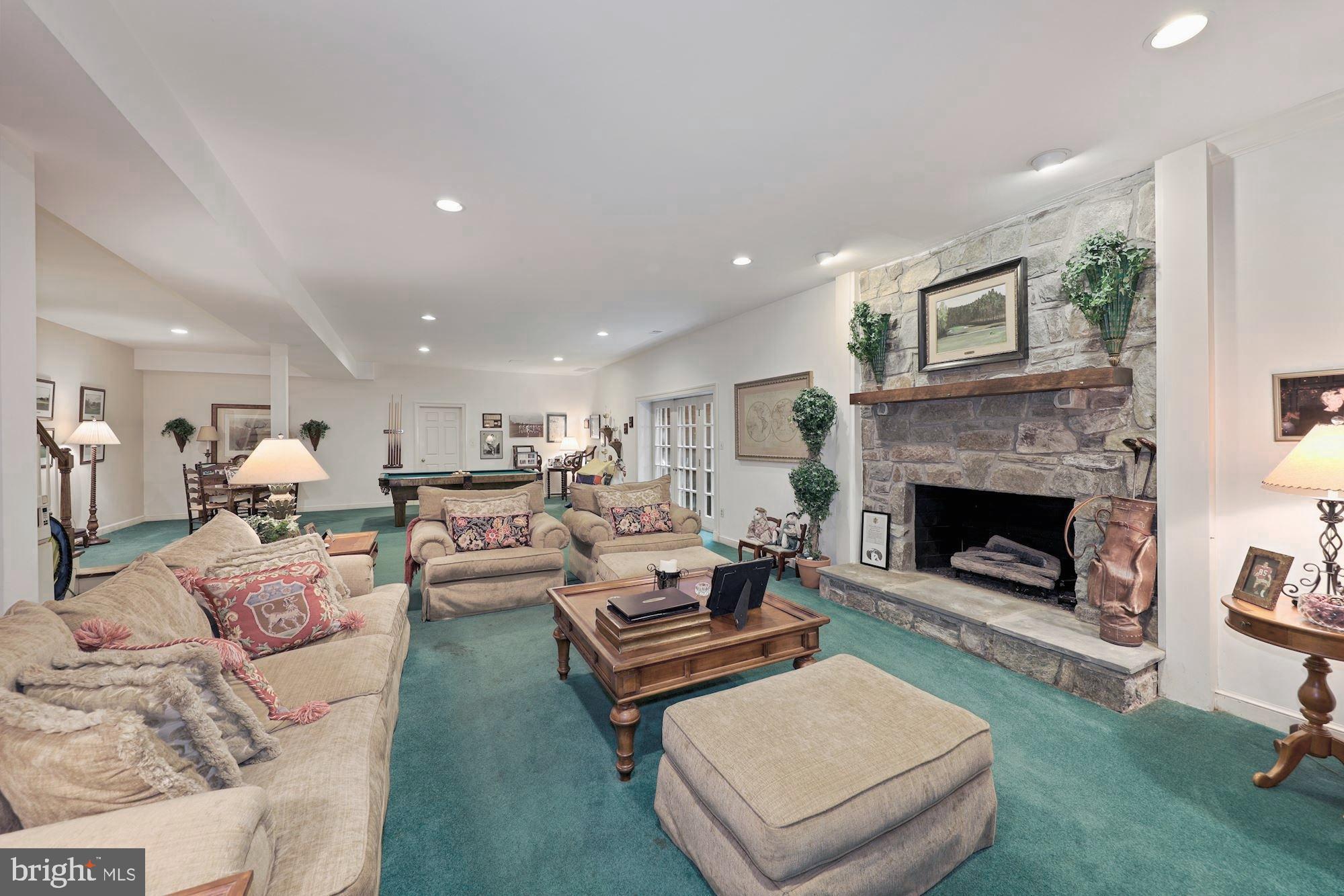 BURNING TREE - Residential