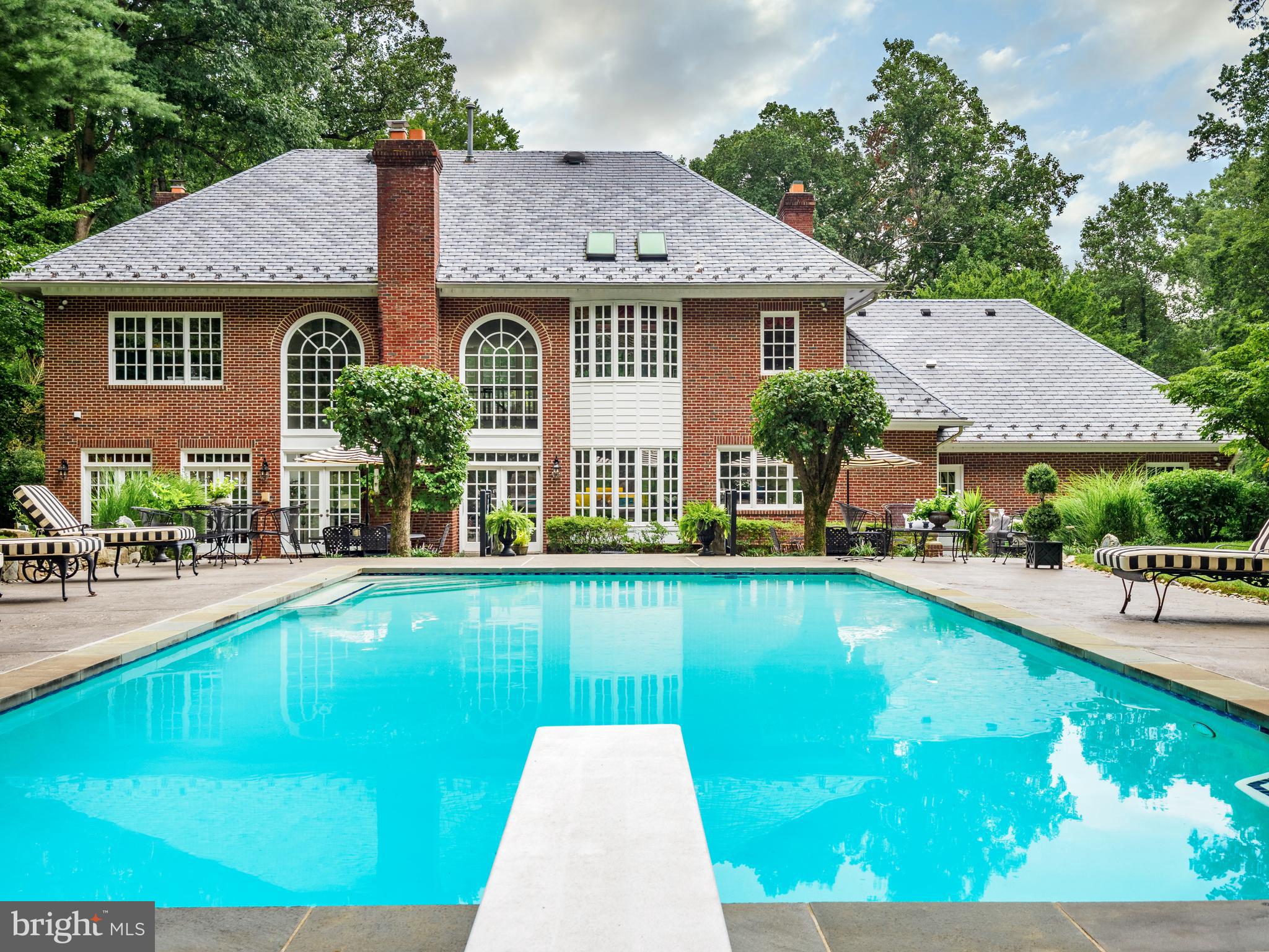 BURNING TREE - Residential