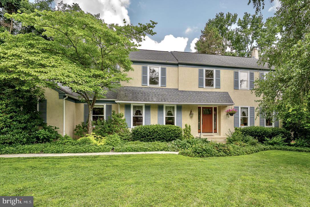 2390 PINEVIEW DRIVE