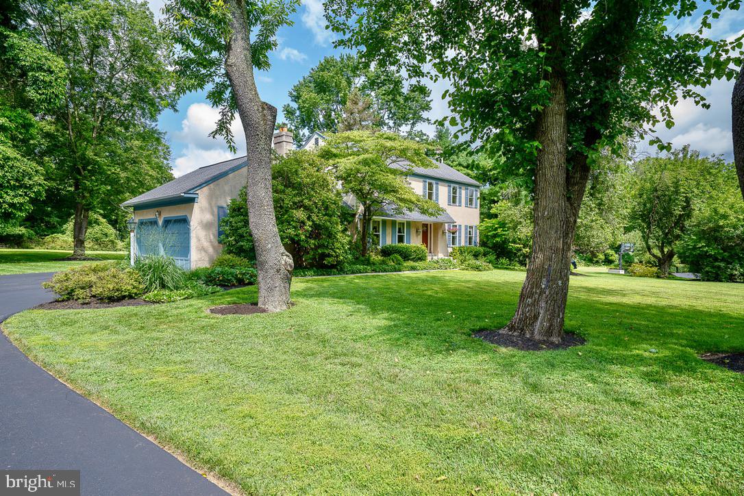 2390 PINEVIEW DRIVE