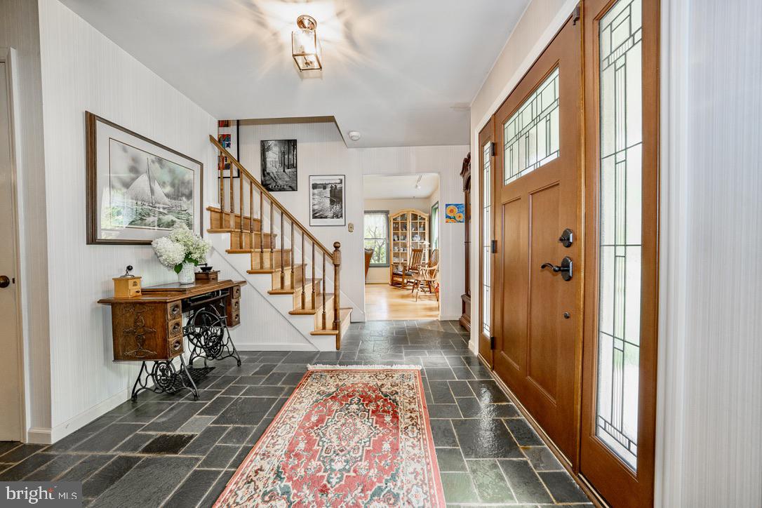2390 PINEVIEW DRIVE