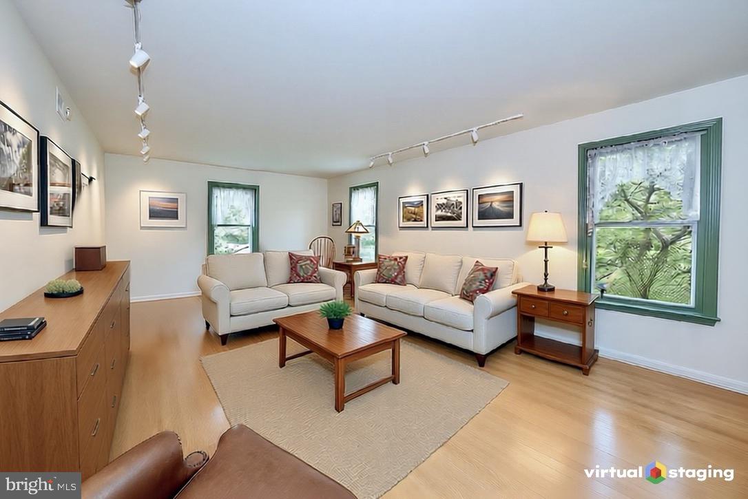 2390 PINEVIEW DRIVE