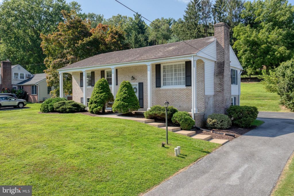 Photo of 158 School House Road, Lancaster, PA 17603 (MLS # PALA2056418)