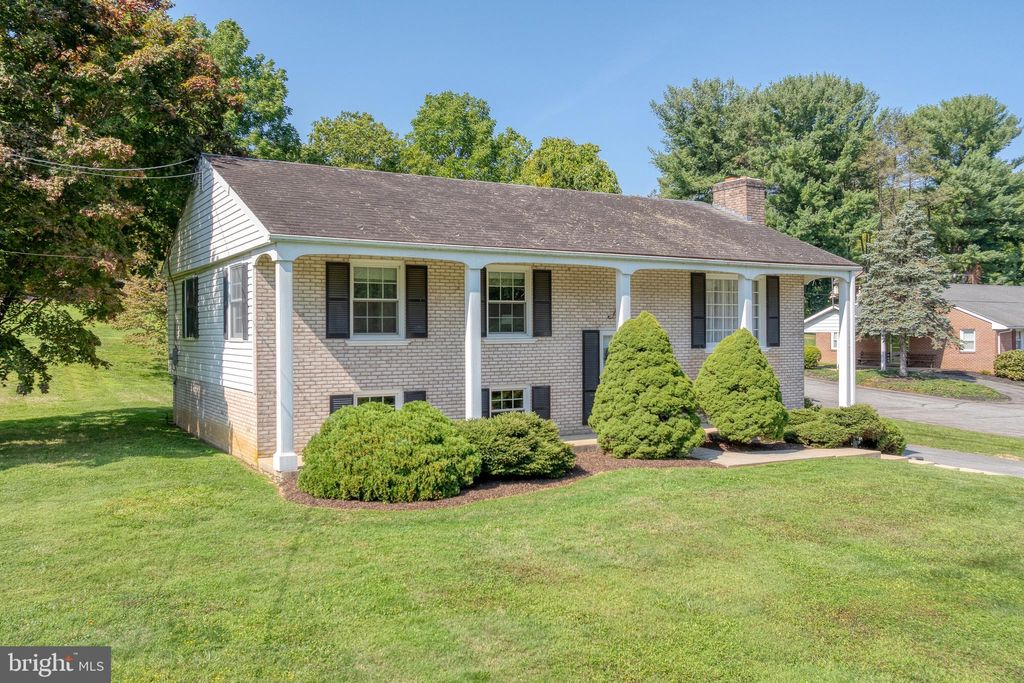 Photo of 158 School House Road, Lancaster, PA 17603 (MLS # PALA2056418)