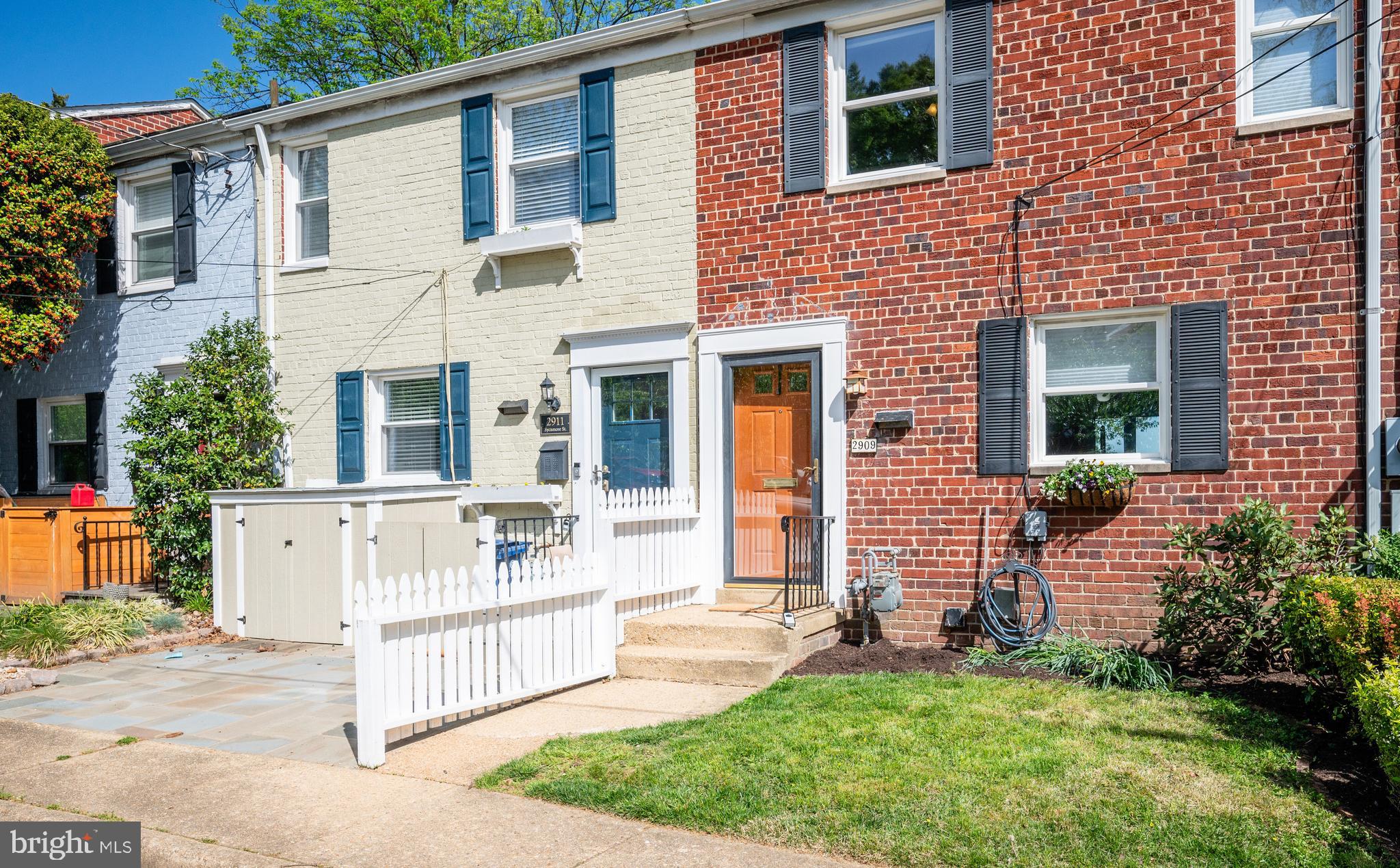 WARWICK VILLAGE - Residential