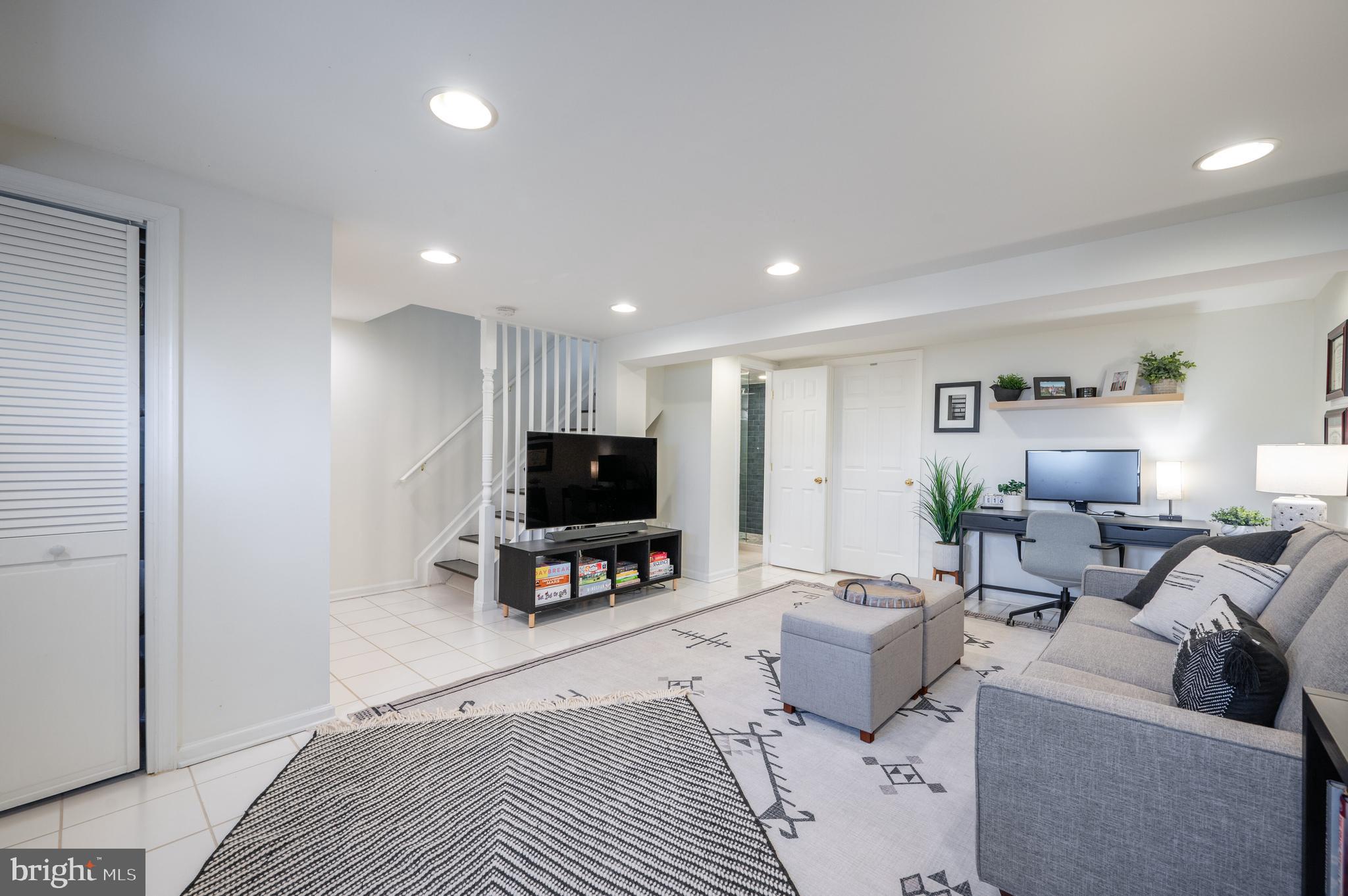 WARWICK VILLAGE - Residential