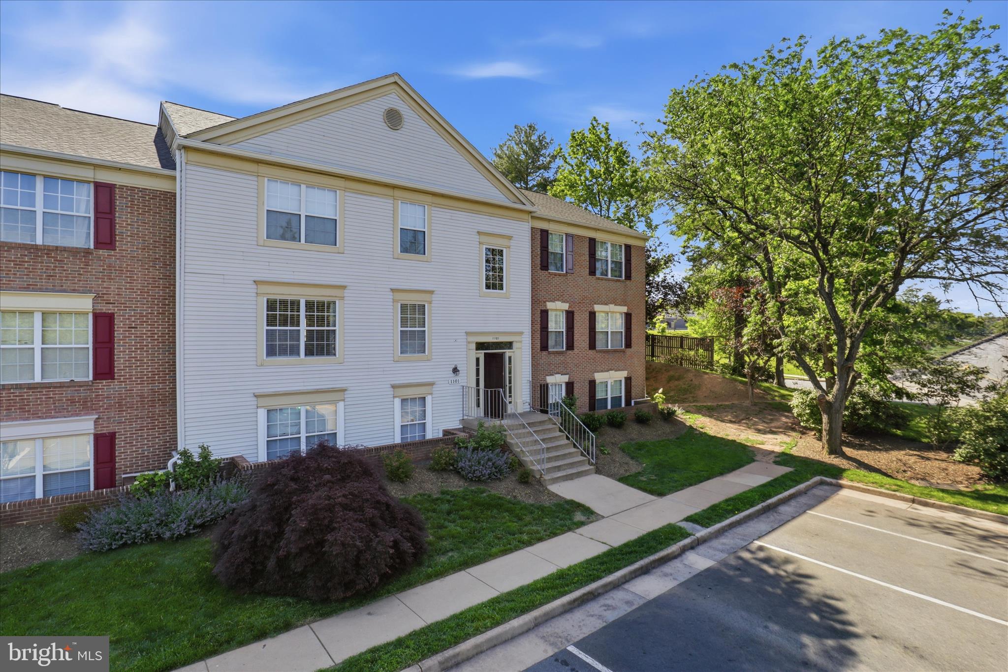 1101 HUNTMASTER TERRACE NE 201