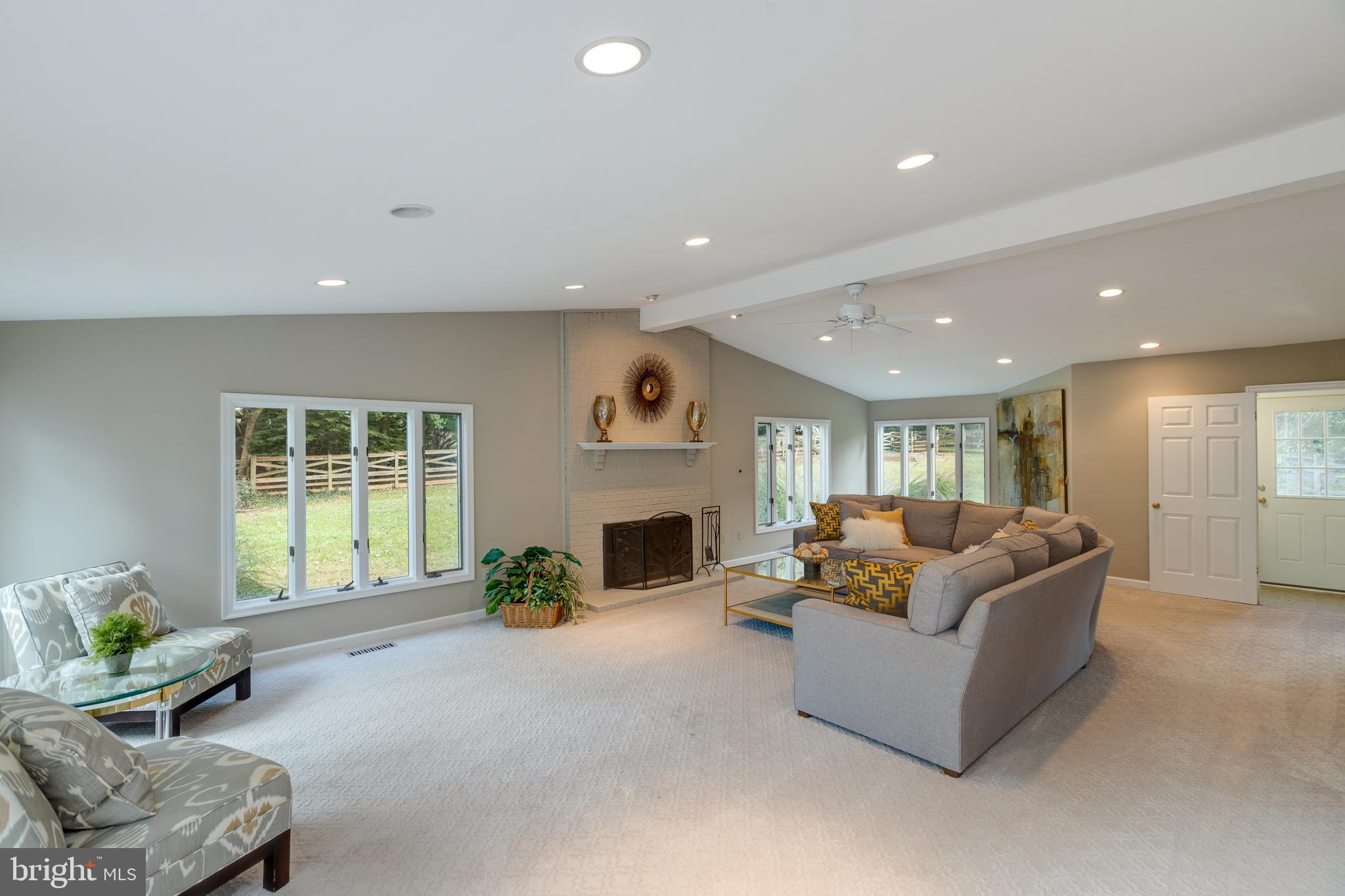 COUNTRYSIDE - Residential