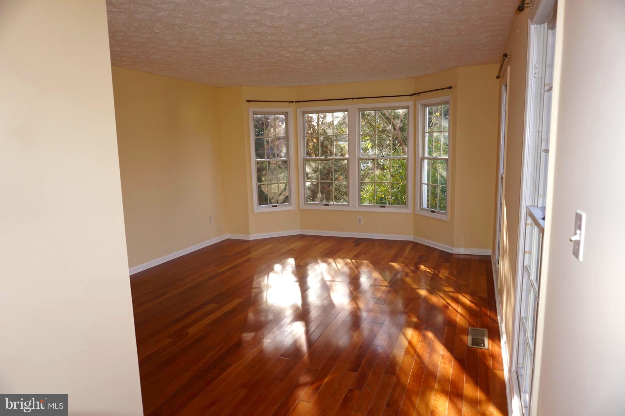 GOLDEN BELL - Residential