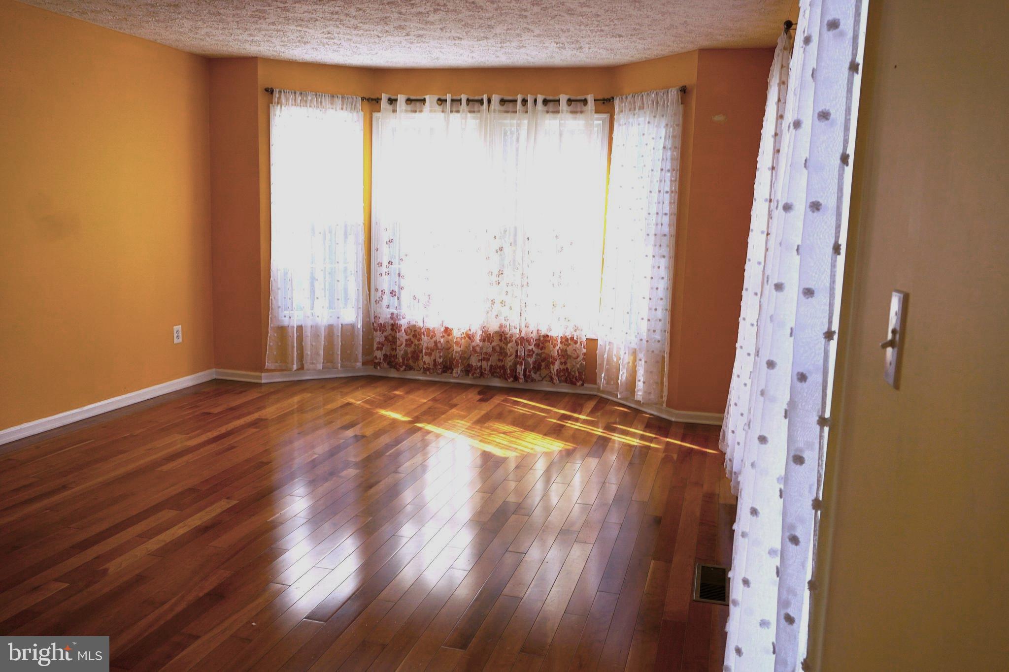 GOLDEN BELL - Residential