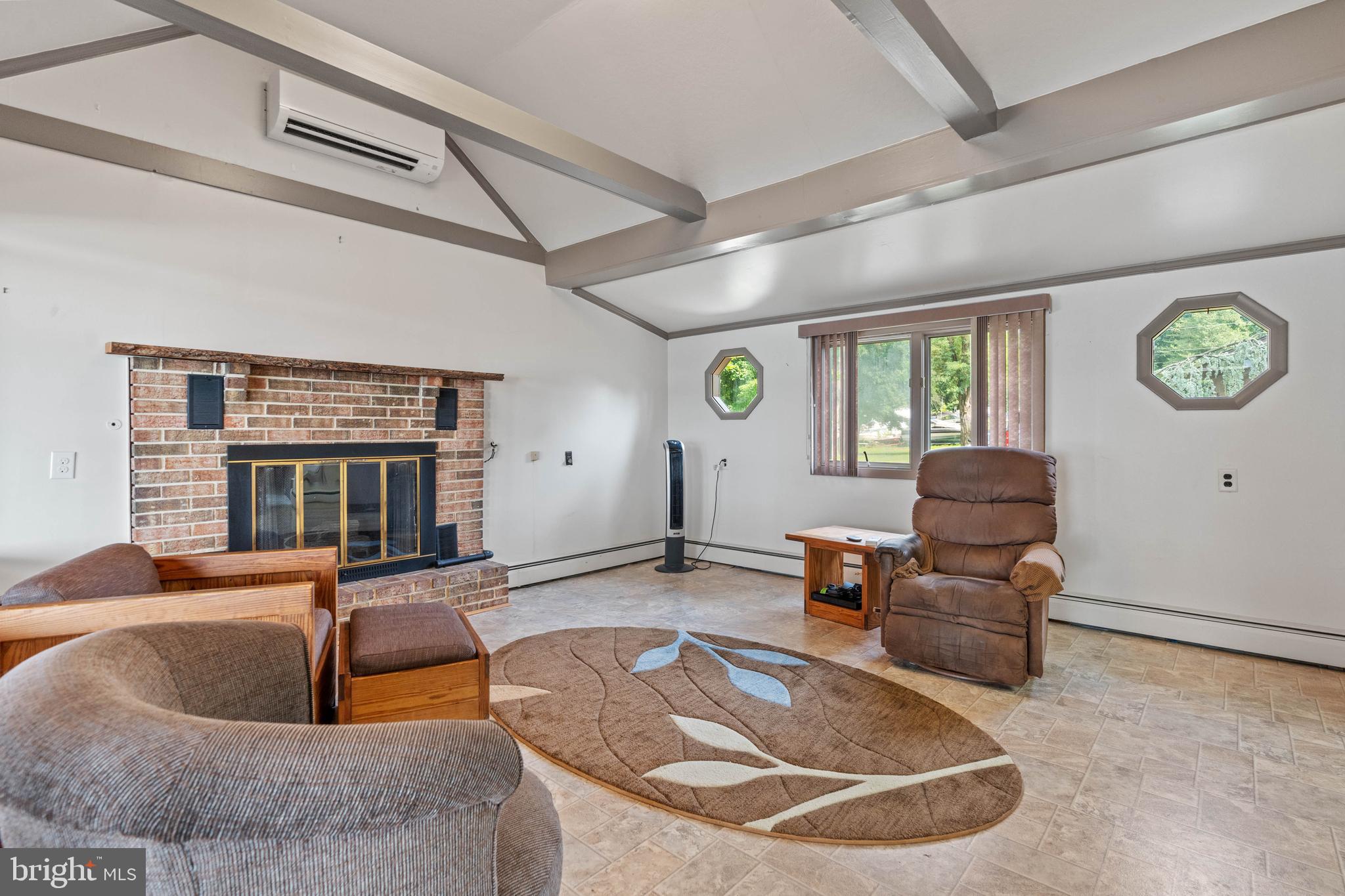 COURT HOUSE COVE - Residential