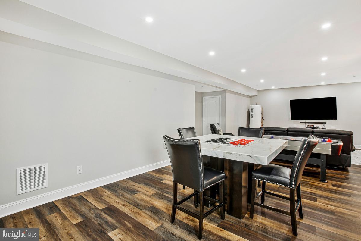 CHAPEL VILLAGE - Residential