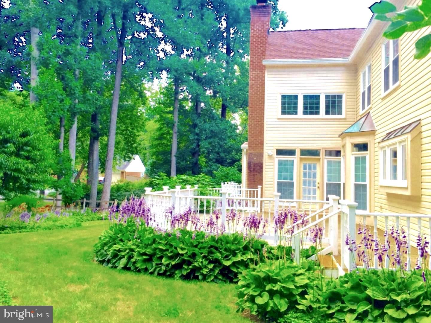 WILLIAMSBURG GARDENS - Residential Lease