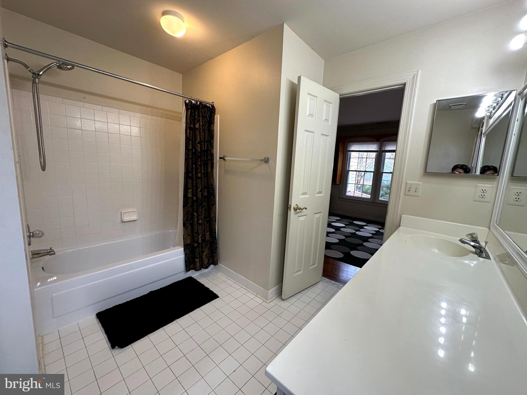 WILLIAMSBURG GARDENS - Residential Lease