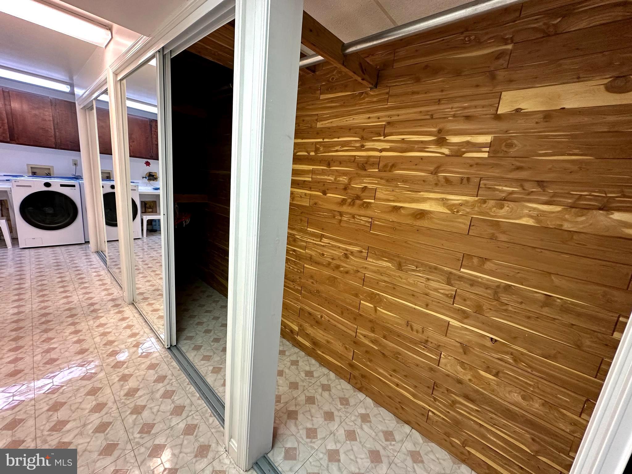 WILLIAMSBURG GARDENS - Residential Lease