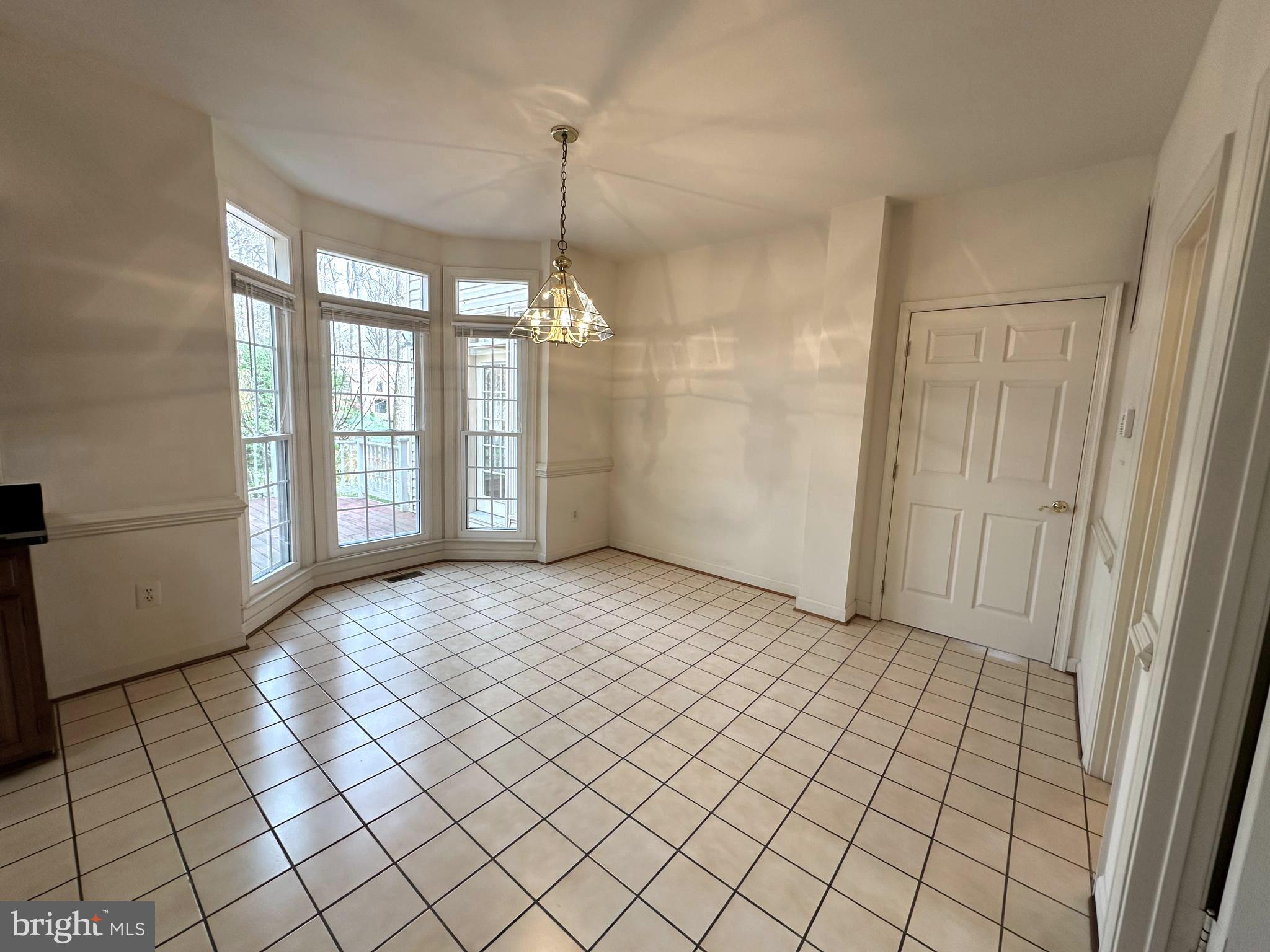 WILLIAMSBURG GARDENS - Residential Lease