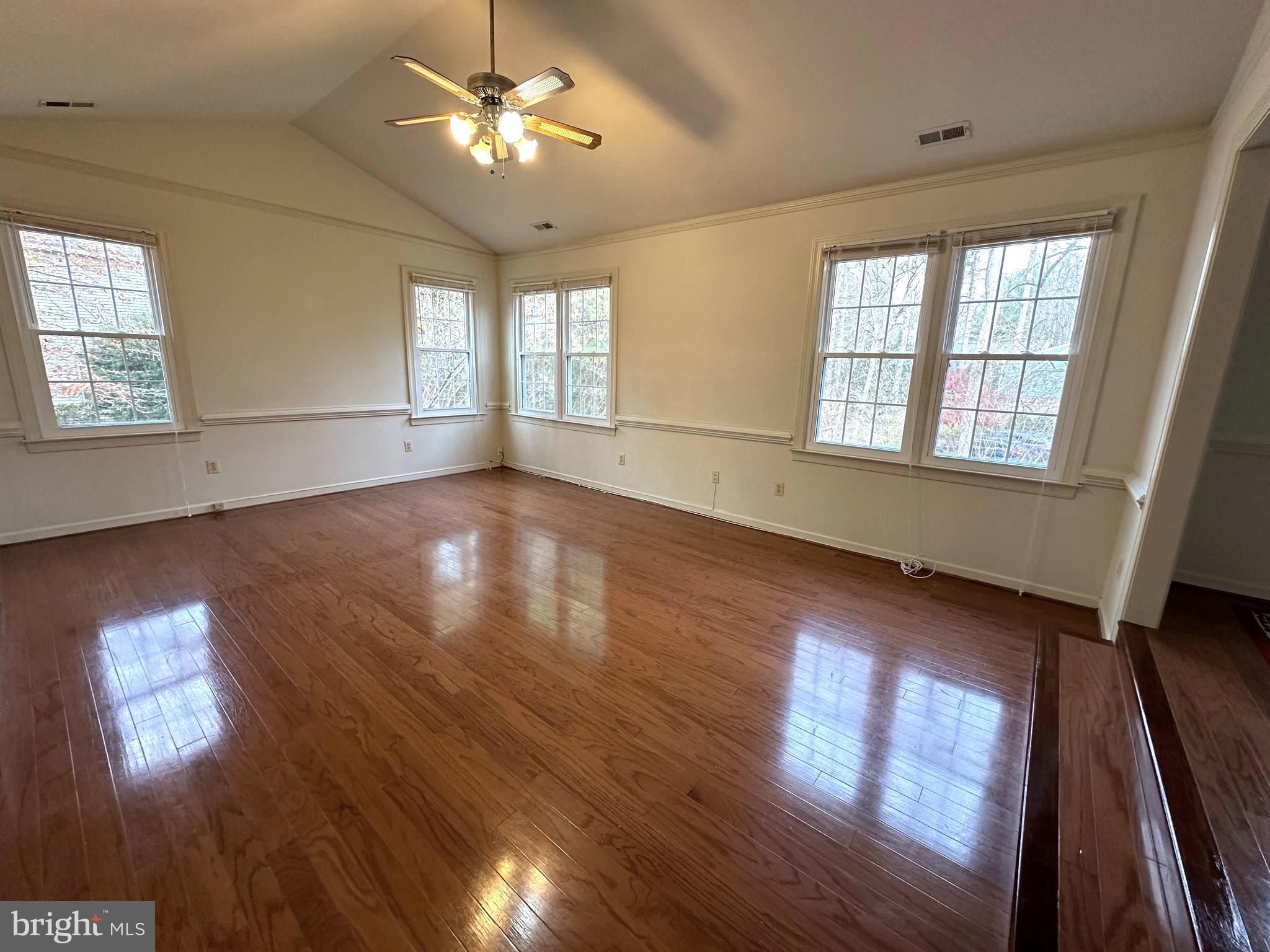 WILLIAMSBURG GARDENS - Residential Lease