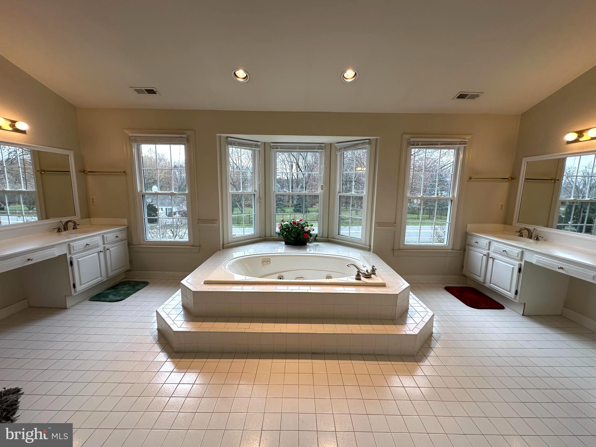 WILLIAMSBURG GARDENS - Residential Lease