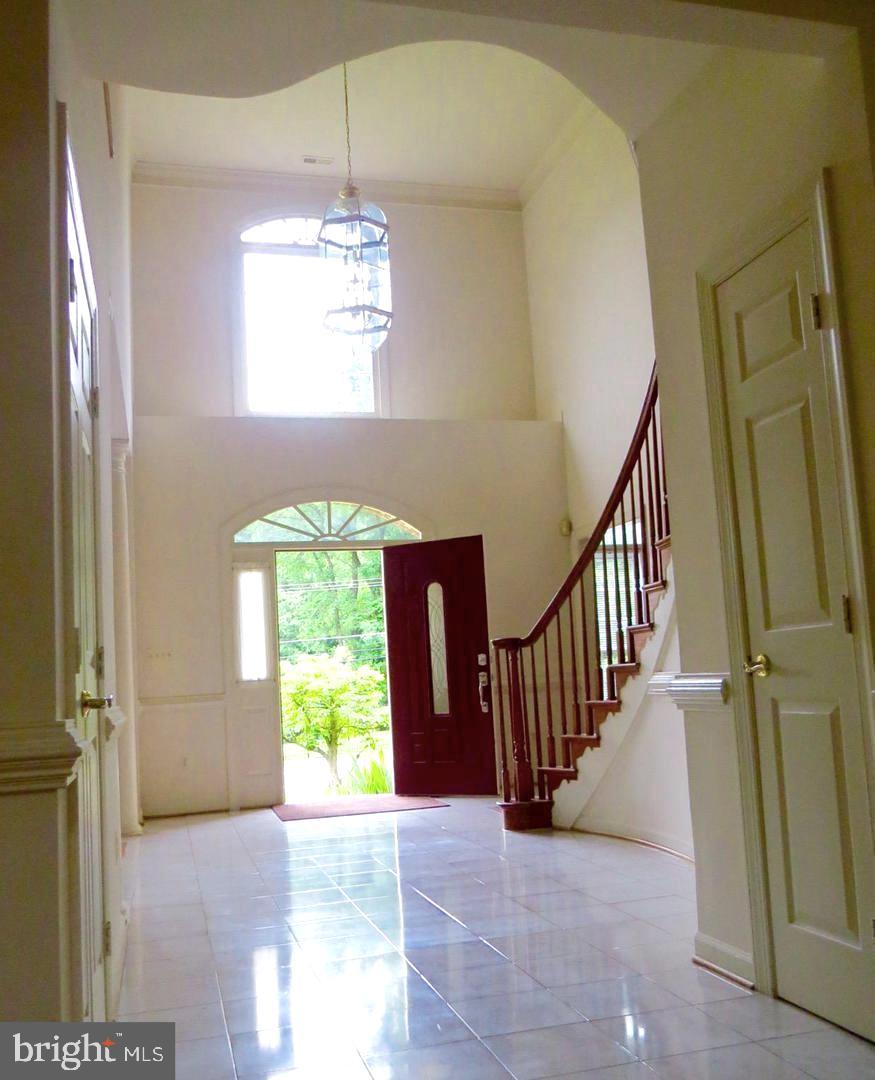 WILLIAMSBURG GARDENS - Residential Lease