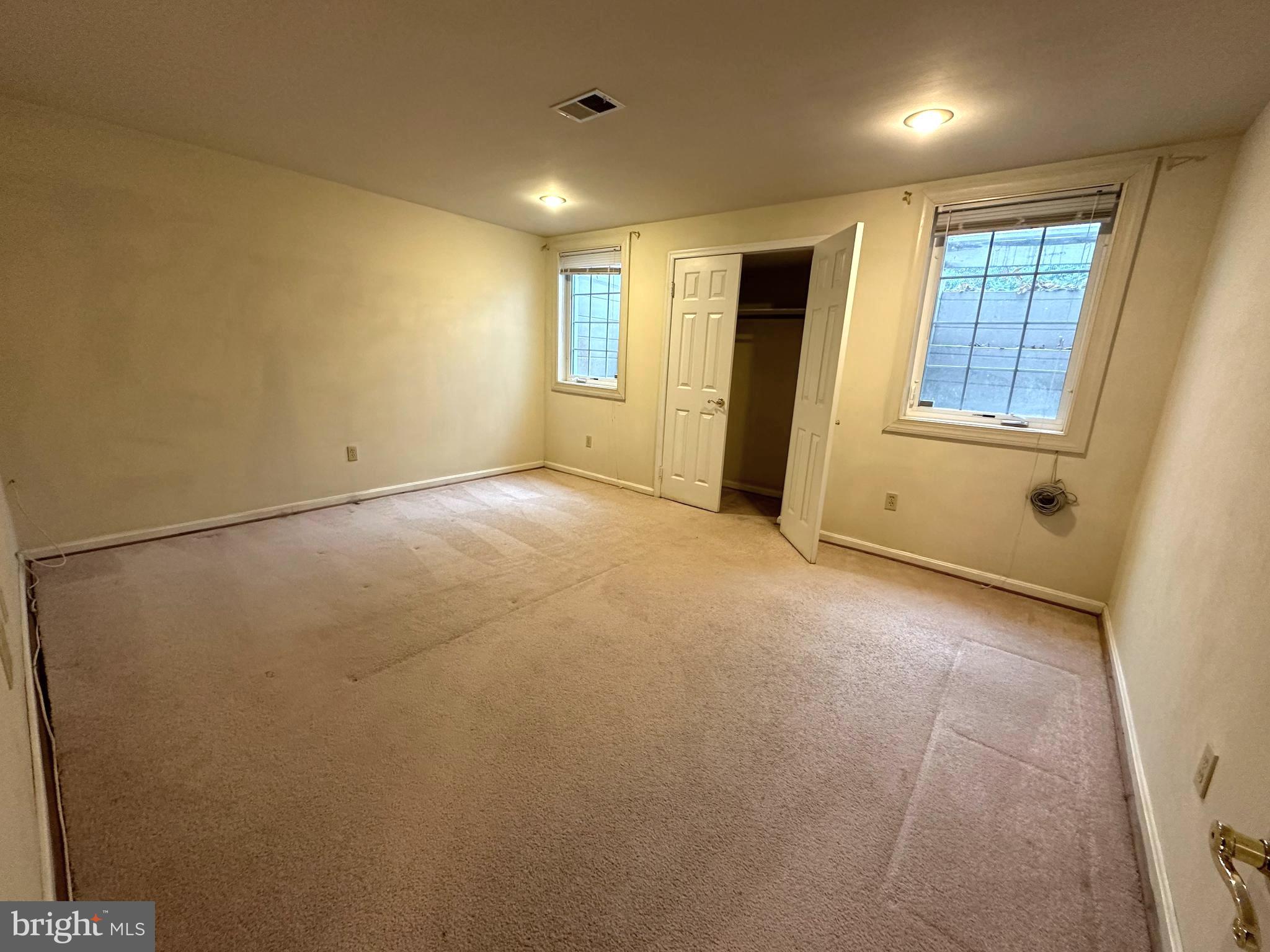 WILLIAMSBURG GARDENS - Residential Lease