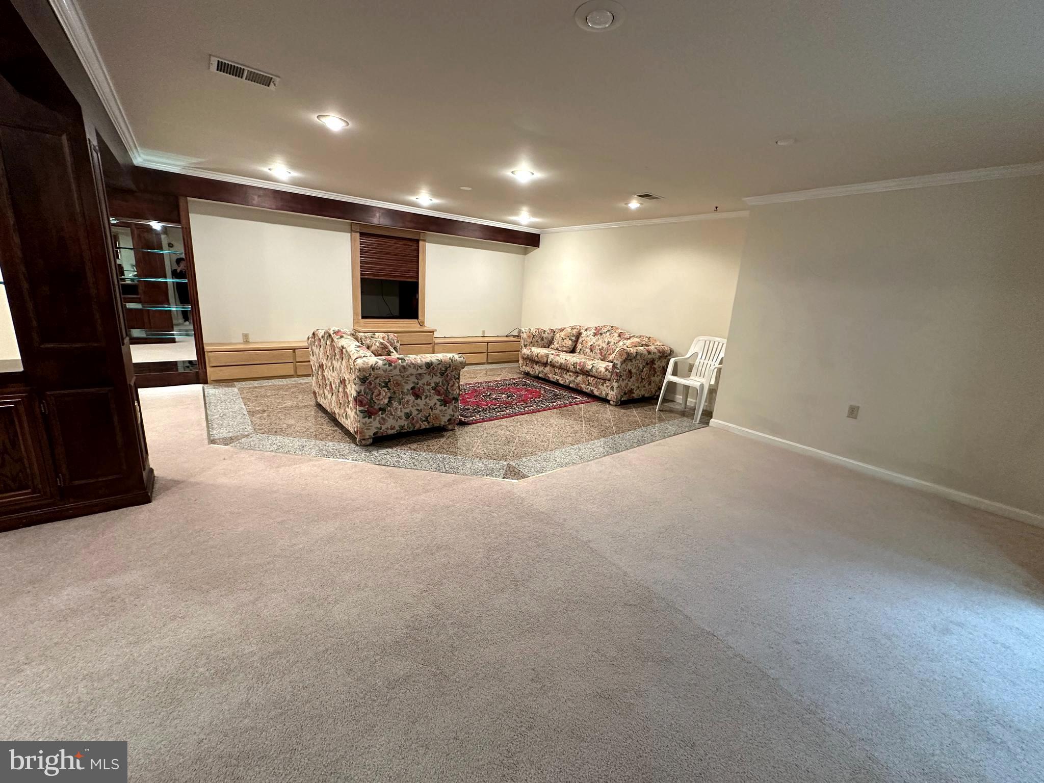 WILLIAMSBURG GARDENS - Residential Lease