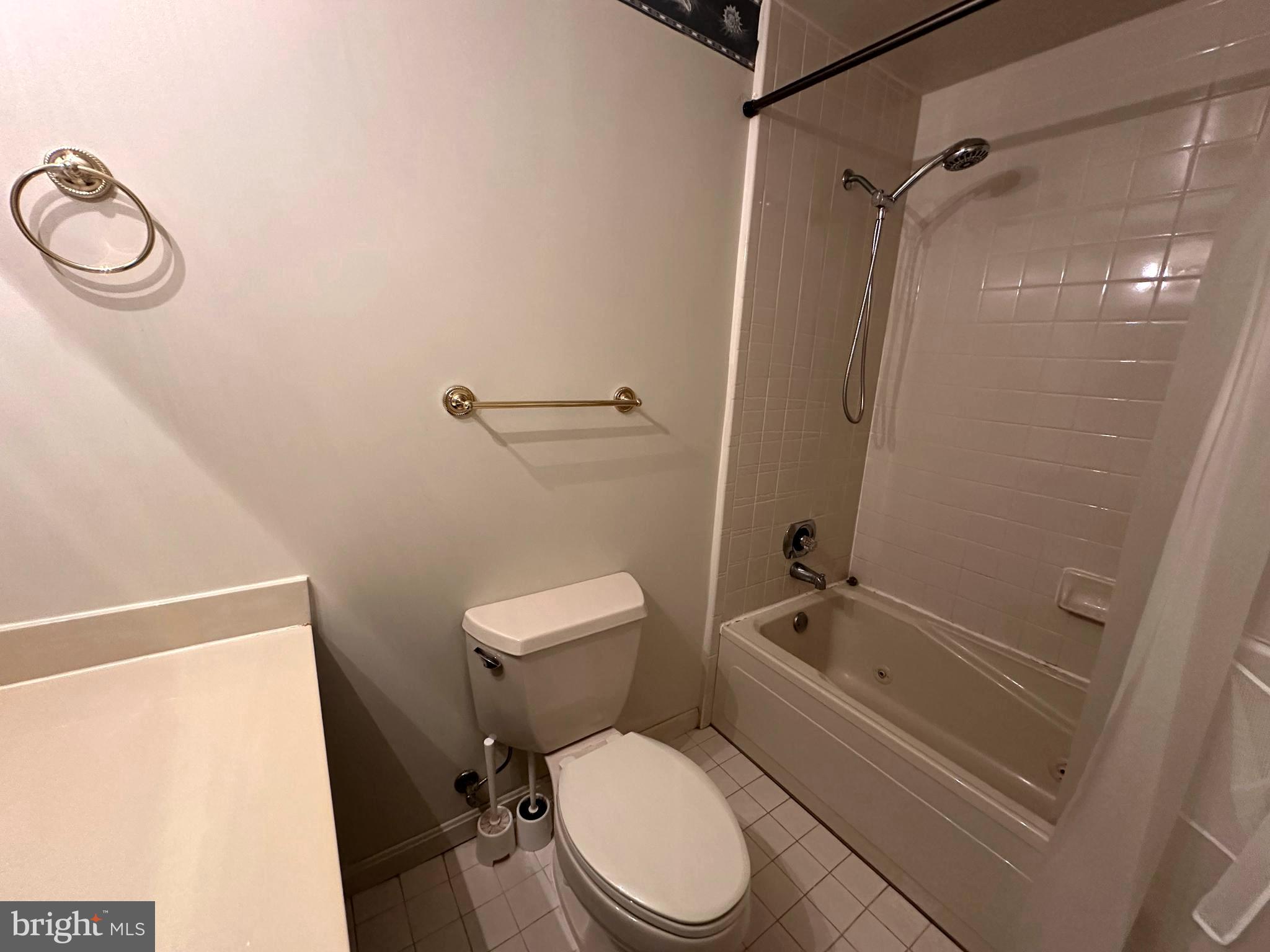 WILLIAMSBURG GARDENS - Residential Lease