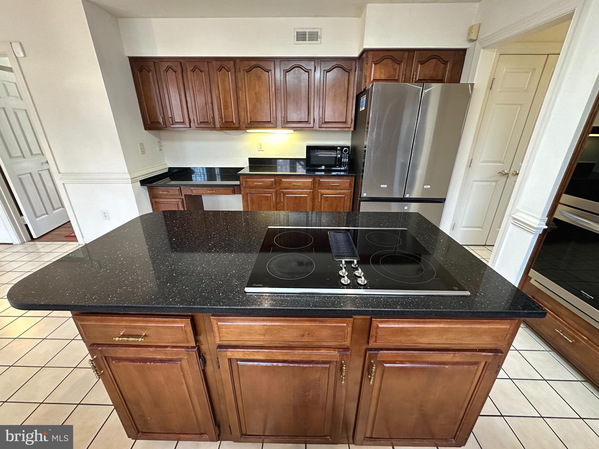 WILLIAMSBURG GARDENS - Residential Lease