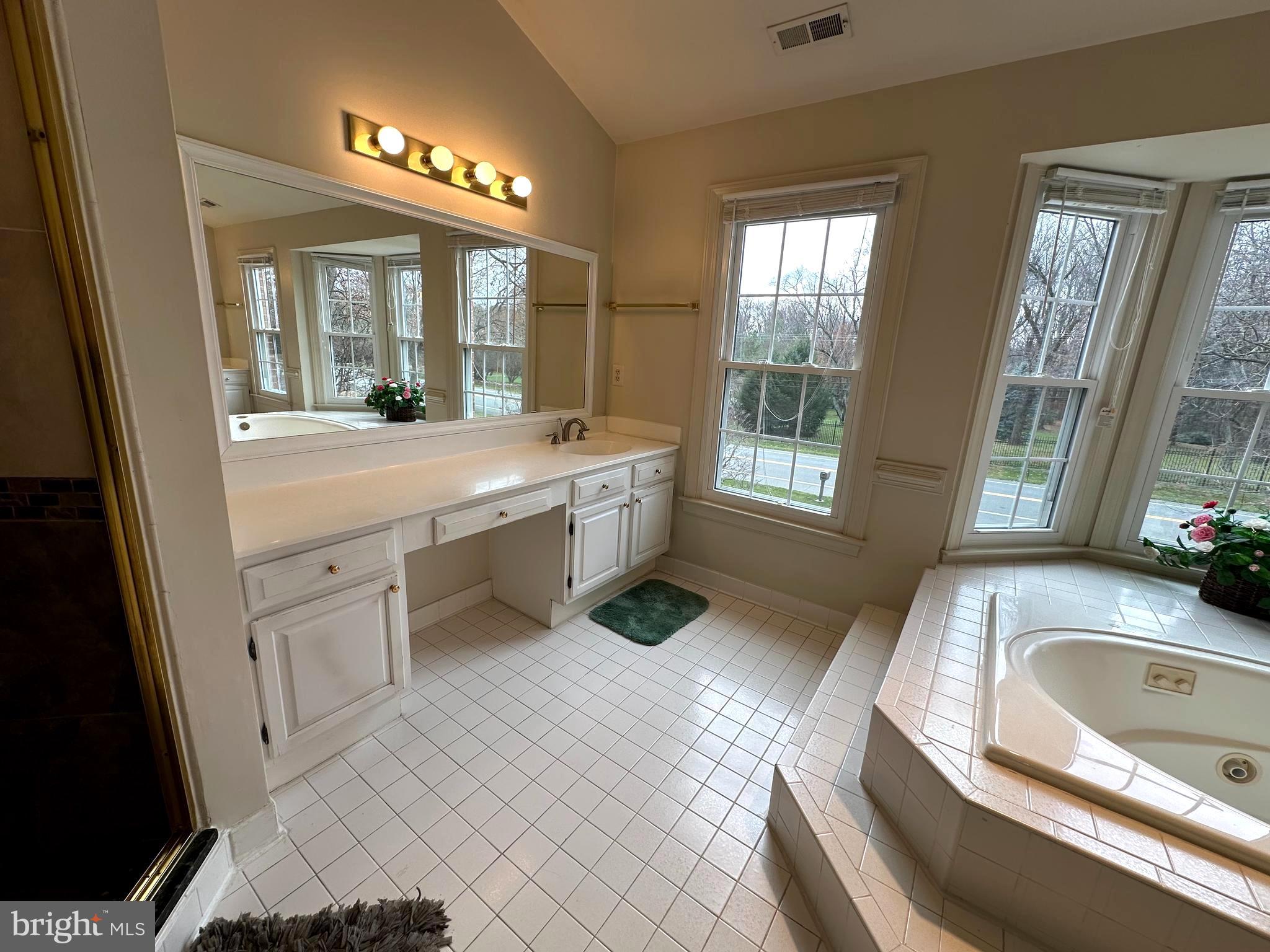 WILLIAMSBURG GARDENS - Residential Lease