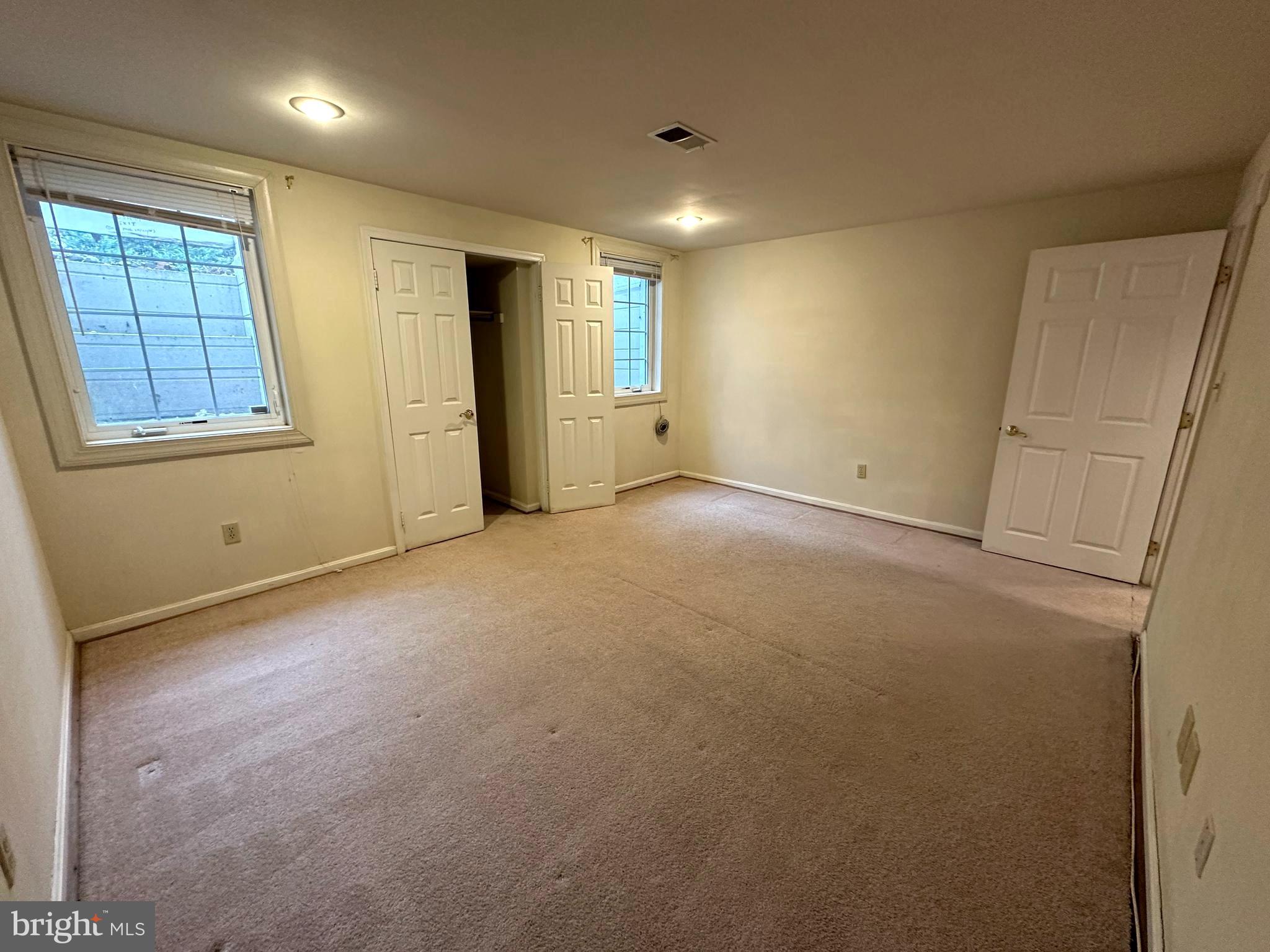 WILLIAMSBURG GARDENS - Residential Lease