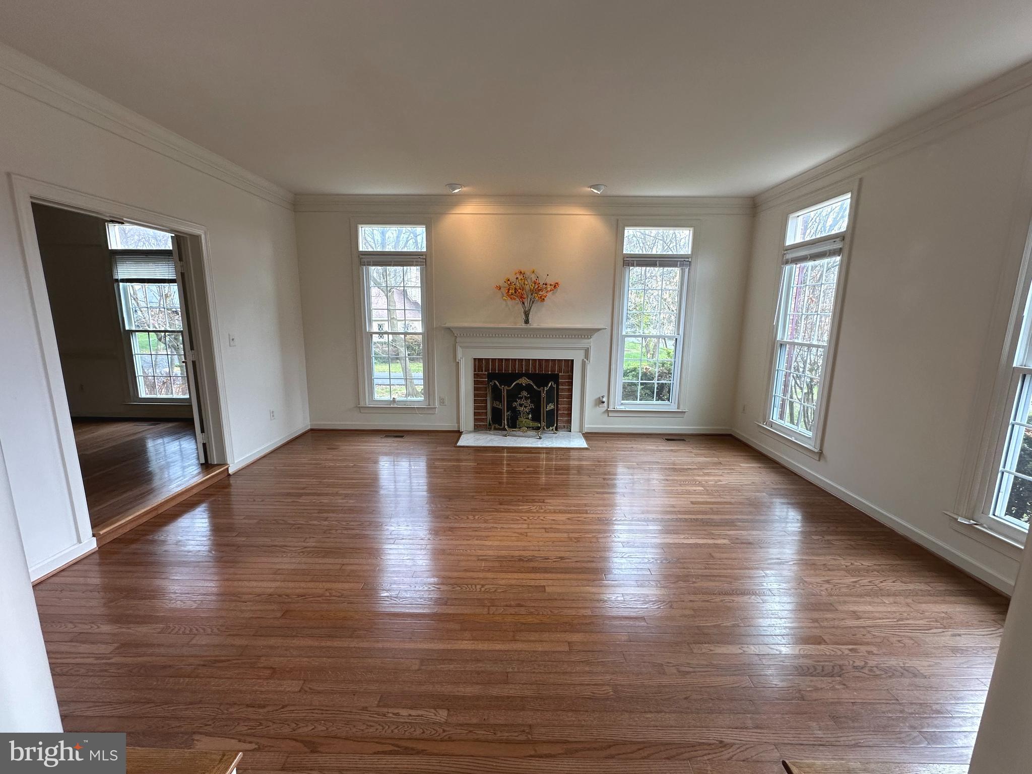 WILLIAMSBURG GARDENS - Residential Lease